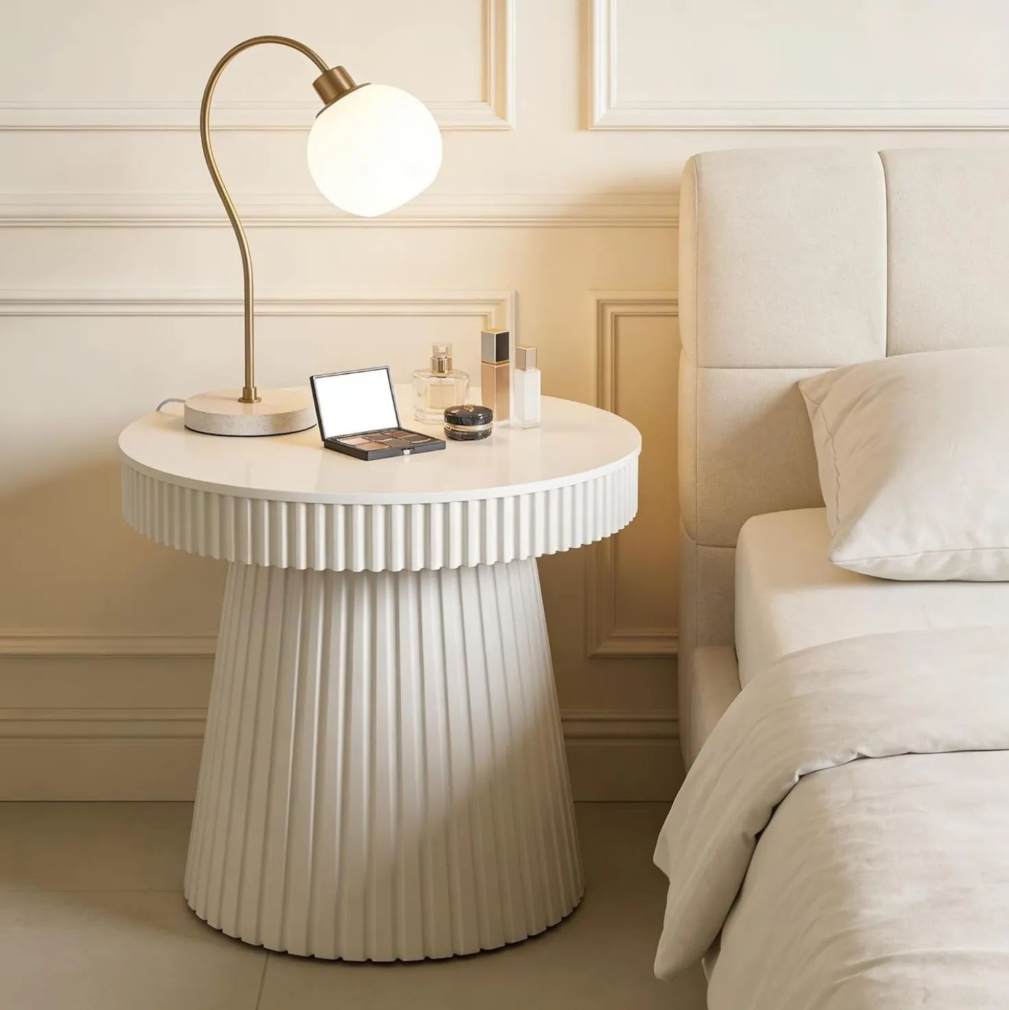 31.5" End Table, Round Bedside Table Nightstand with Fluted Pedestal