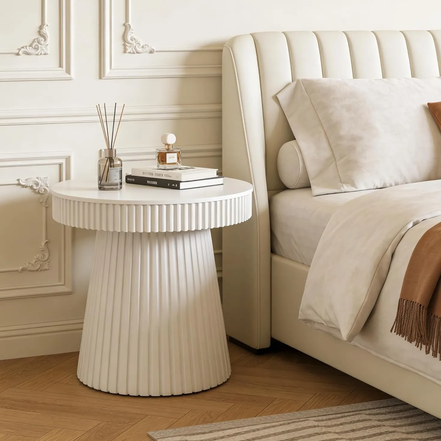 31.5" End Table, Round Bedside Table Nightstand with Fluted Pedestal