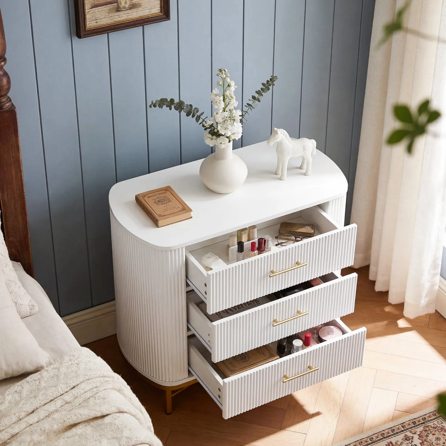 31.5” W Nightstand with 3 Drawers, Modern Bedside Table for Bedroom